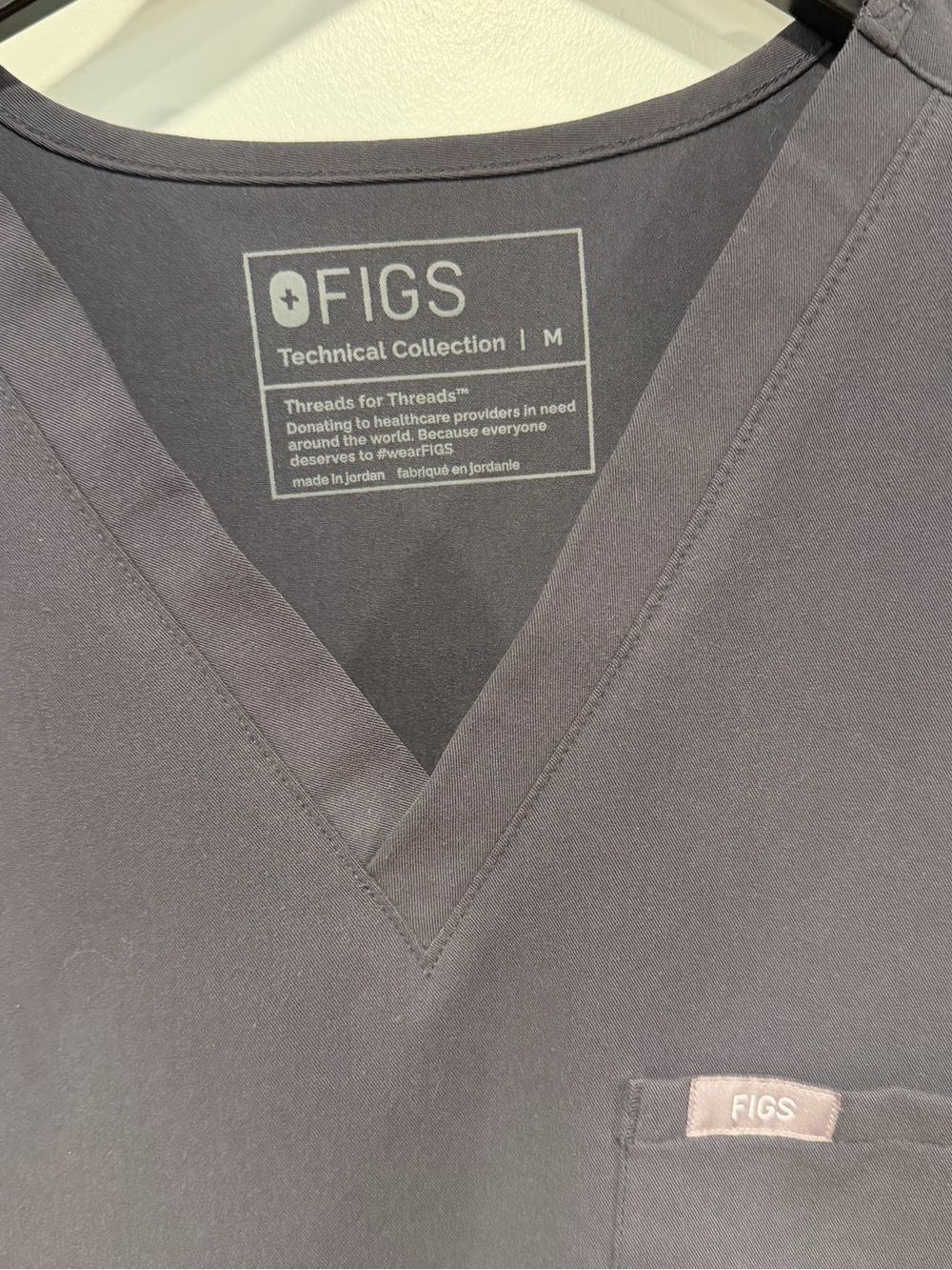 Figs Catarina Scrub Top in Charcoal Gray size Medium - Picture 4 of 5
